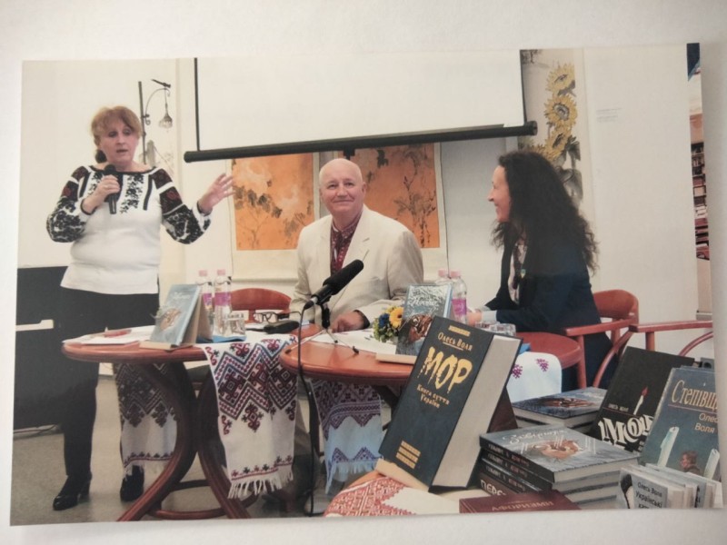 Фото Олесь Воля на презентації книги Завірюха.