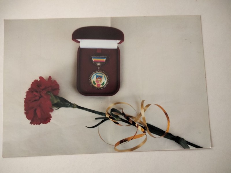 Фото. Значок 90 років Козельщинському району