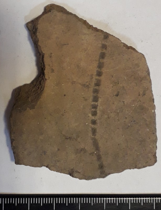 Фрагмент стінки ліпного жовтоглиняного посуду