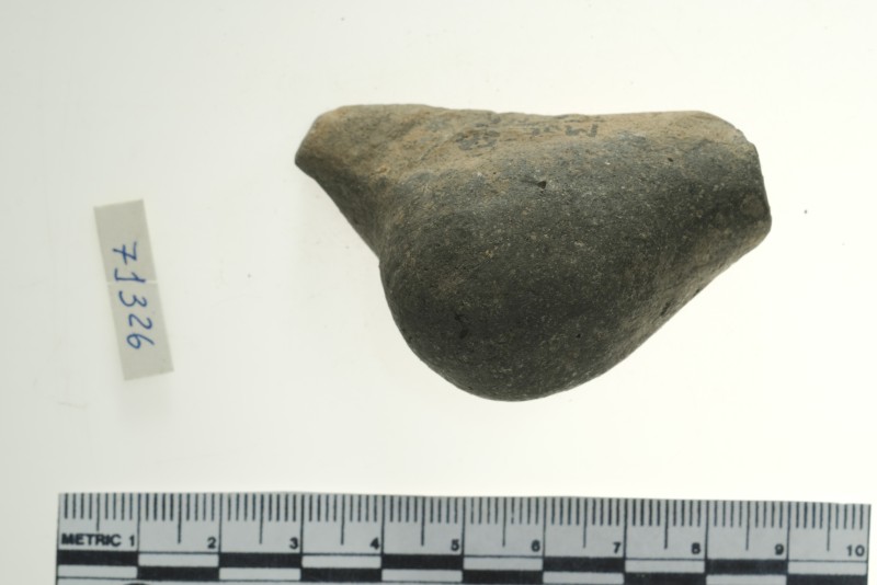 Уламок глиняної жіночої фігурки