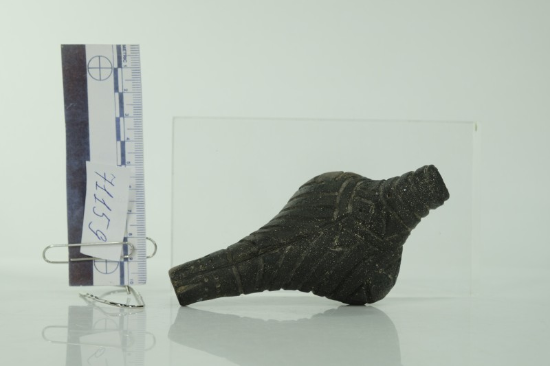 Жіноча сіроглиняна фігурка