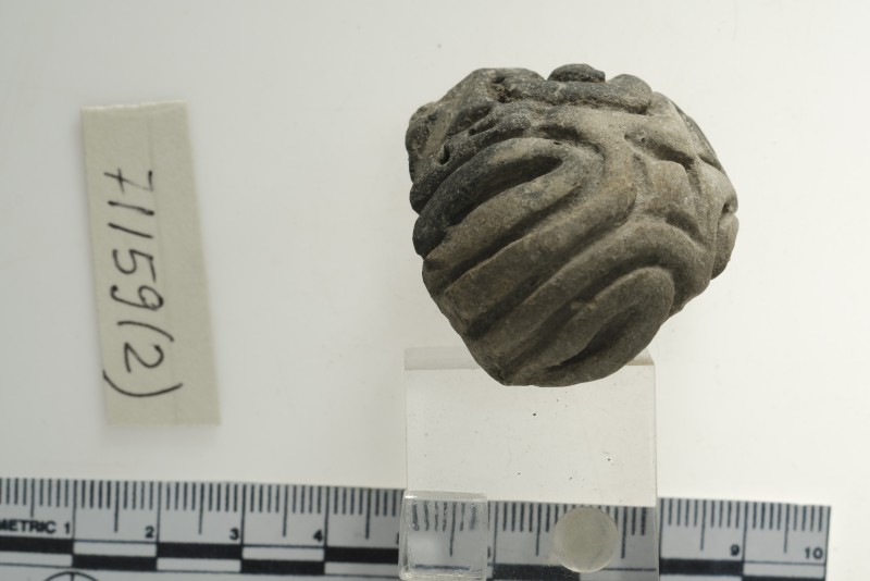 Уламок жіночої сіроглиняної фігурки