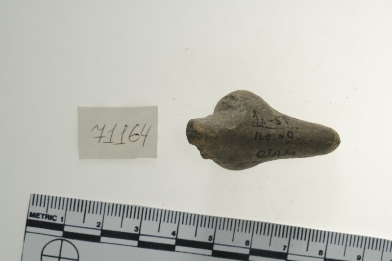 Жіноча сіроглиняна фігурка