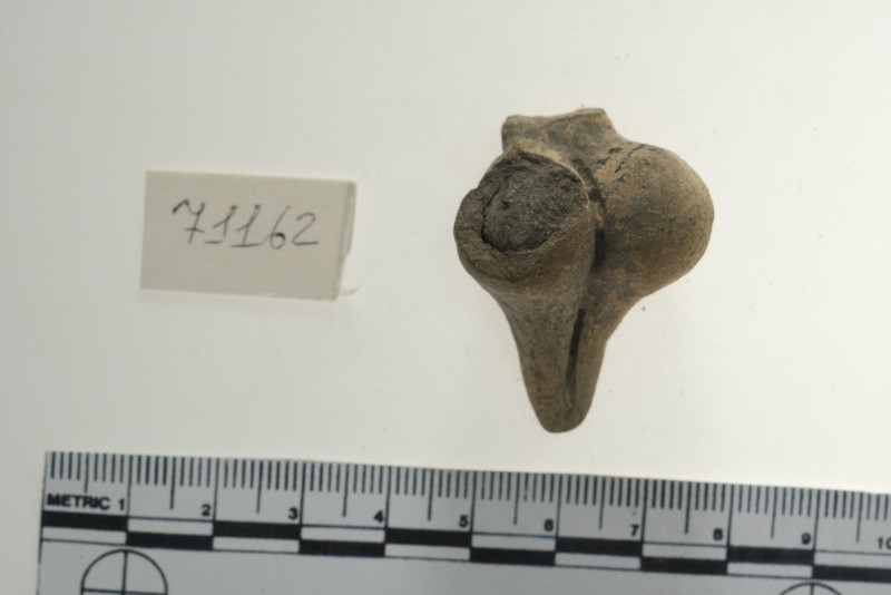 Жіноча глиняна фігурка