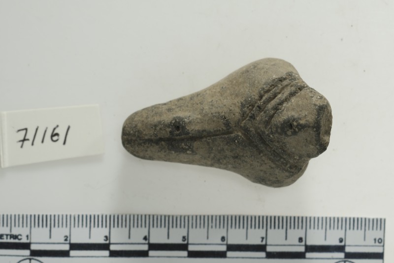 Жіноча фігурка сіроглиняна