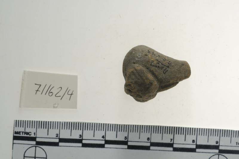 Жіноча глиняна фігурка