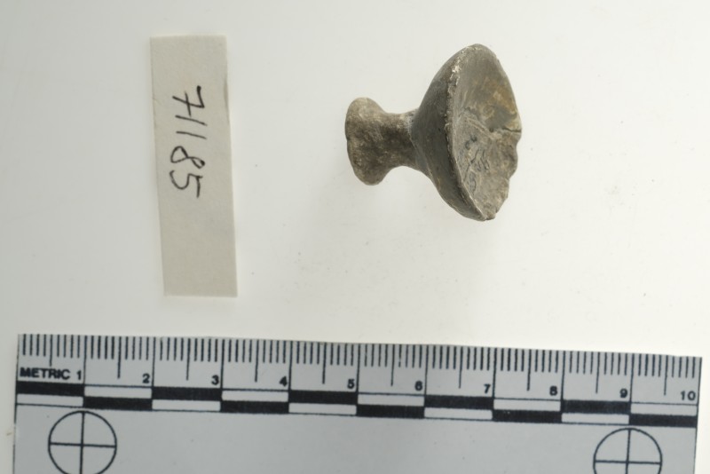 Фрагмент сіроглиняної кришки