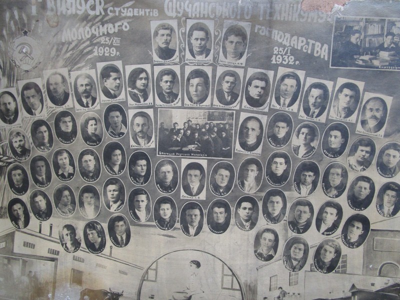 Фото групове. Перший випуск студентів Щучанського технікуму молочного господарства.