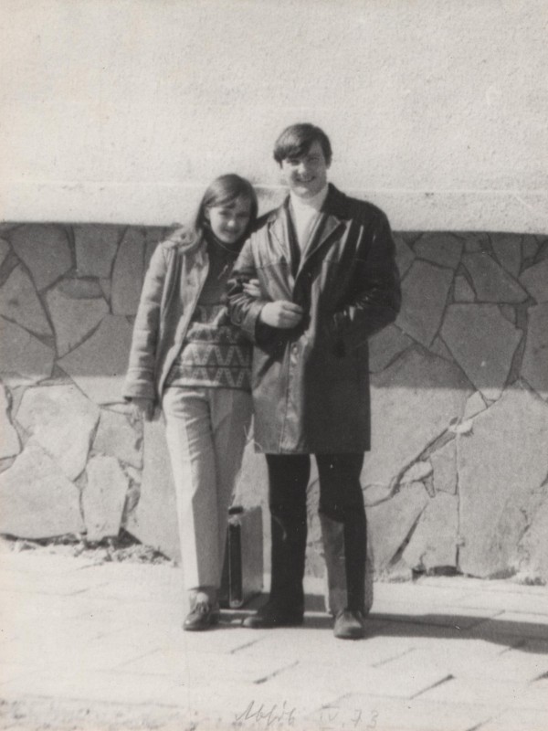 Фотографія. В. Івасюк із сестрою Оксаною. Львів. Квітень 1973 року.