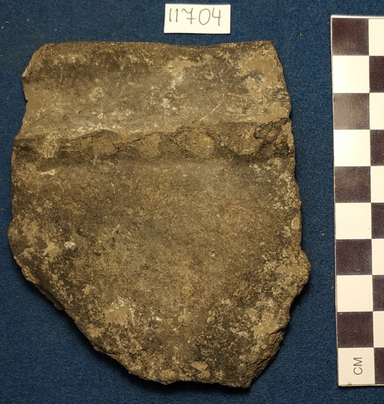 Фрагмент вінець  ліпної сіроглиняної посудини із лощеною поверхнею