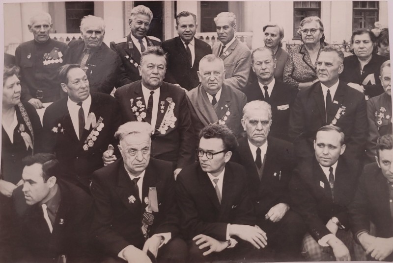 Комсомольці 1920-х років на день 50-річчя комсомолу м. Красноармійськ.