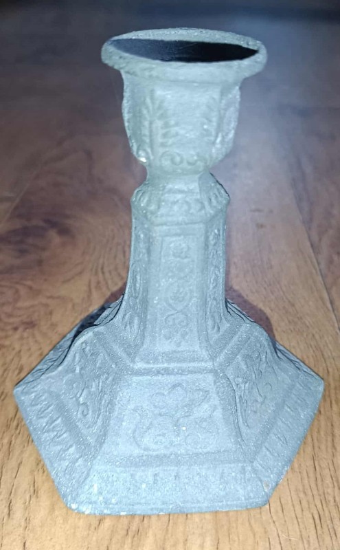 Культовий підсвічник.