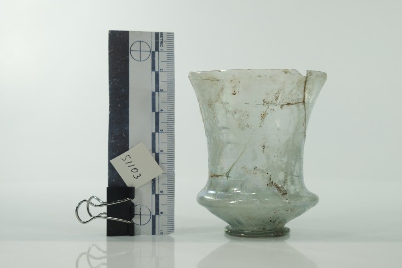 Стакан на підставці