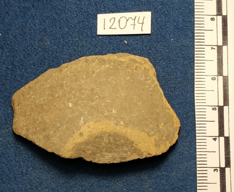 Фрагмент дна і придонної частини ліпної жовтоглиняної  посудини