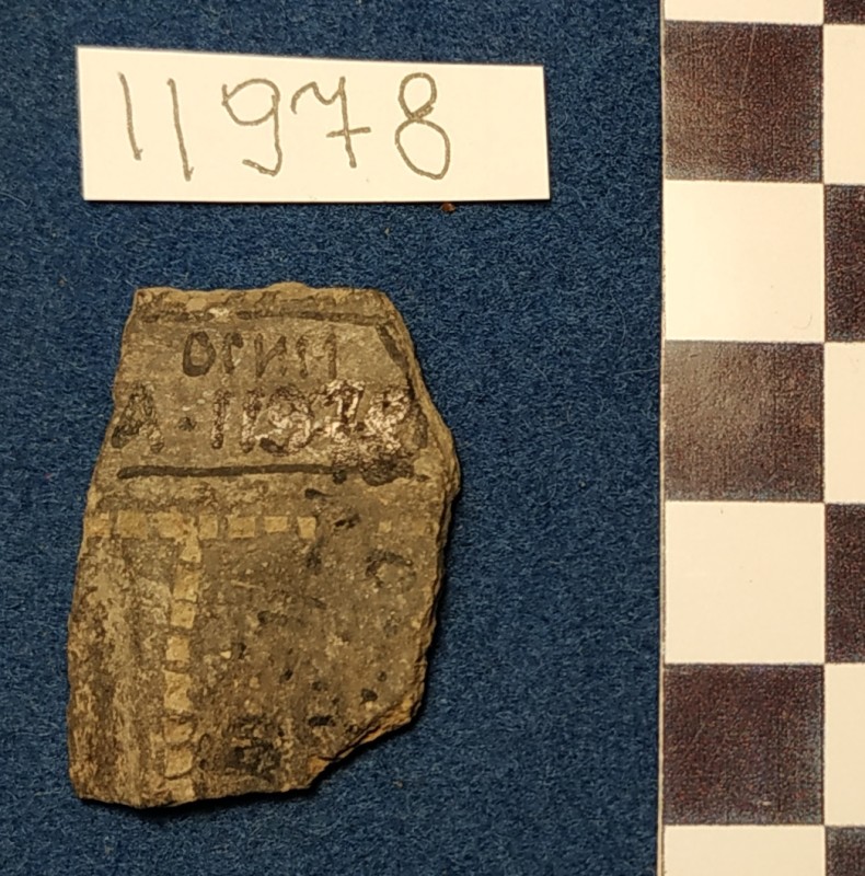 Фрагмент стінки ліпної сіроглиняної посудини