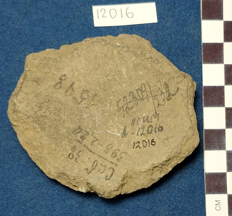 Дно ліпної сіроглиняної посудини