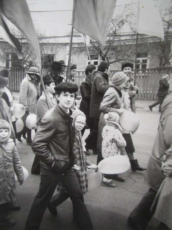 Фото групове. Святкування 7 листопада працівниками "Сільгосптехніки".