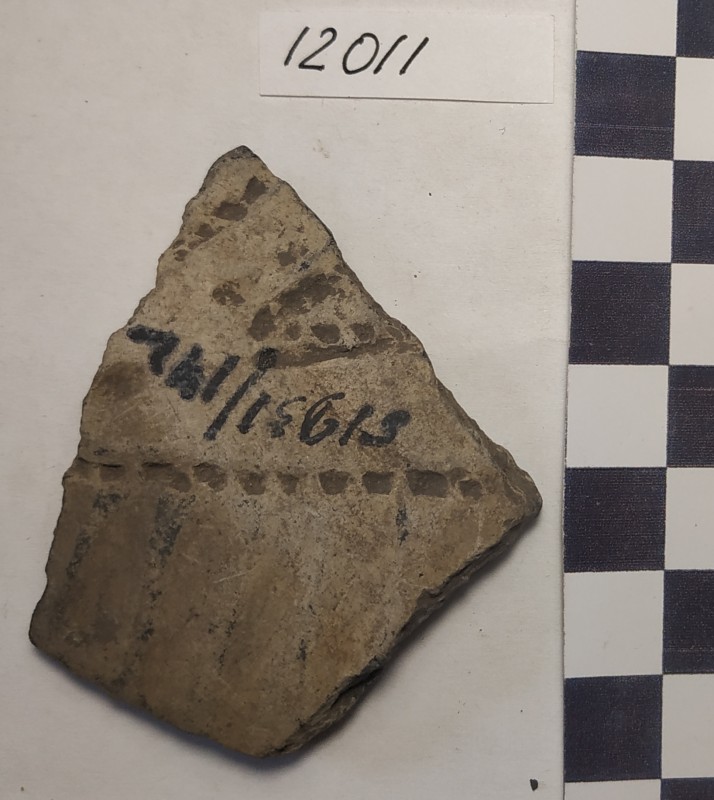 Фрагмент стінки ліпної сіроглиняної посудини