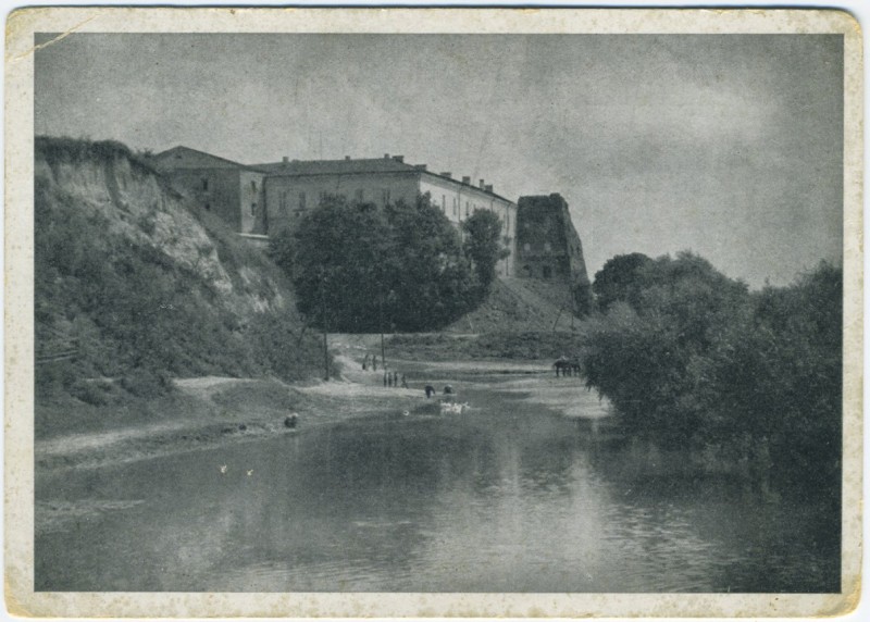 Листівка "Замок у Клевані над річкою Стубла. №1"