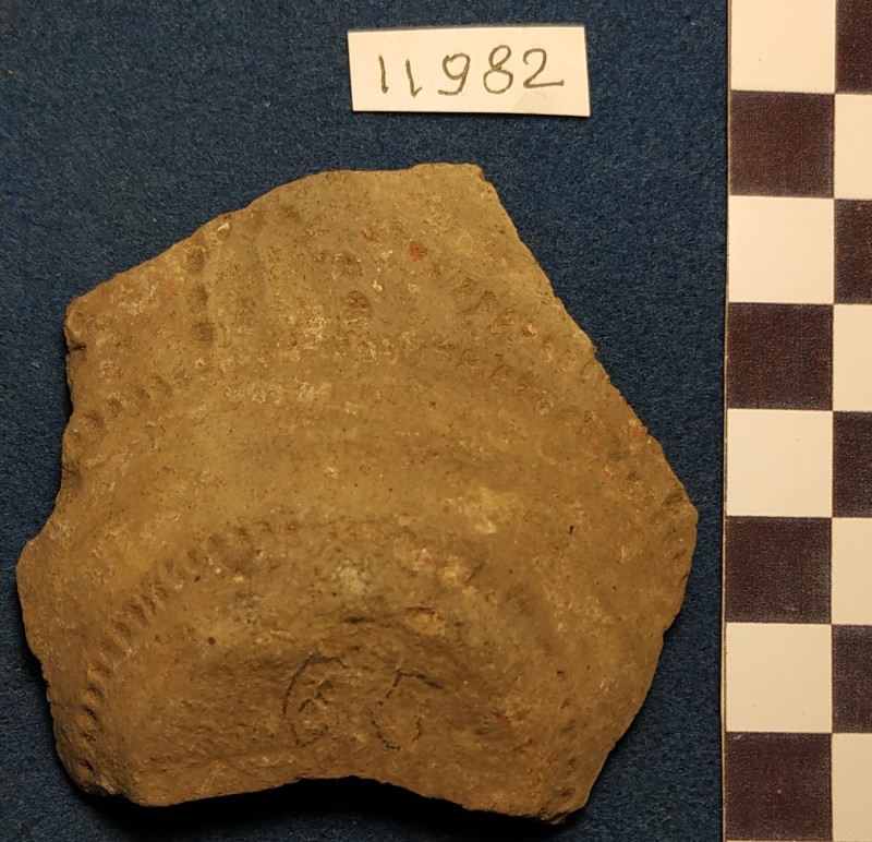 Фрагмент дна і придонної частини ліпної сіроглиняної  посудини