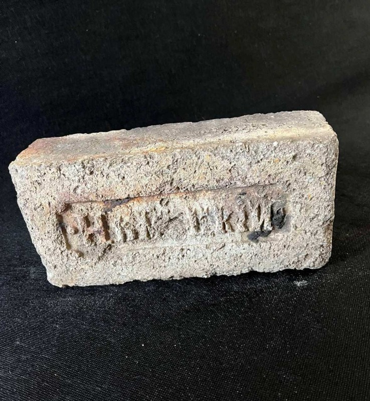 Цегла з написом "Німецький"