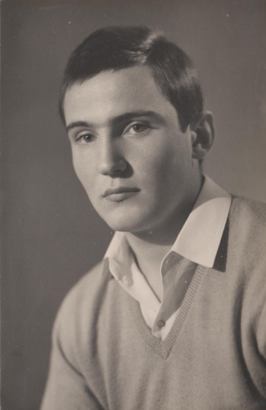 Фотографія. В. Івасюк у світлому джемпері. 1967 рік.