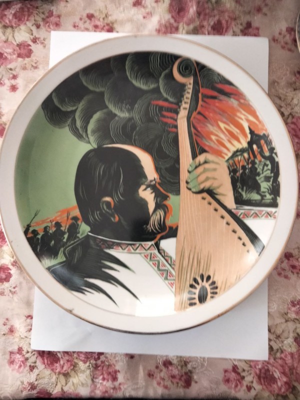 Художнє блюдо "Шевченко - співець України" робота художника І.С. Ткаченка