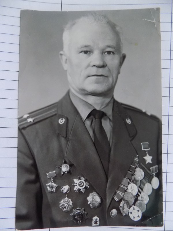 Фото Героя Радянського Союзу.