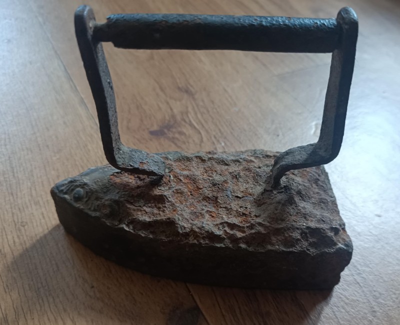 Праска важка маленька.