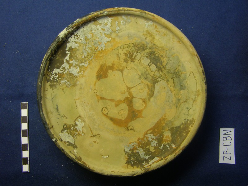 Чорнолакова тарілка