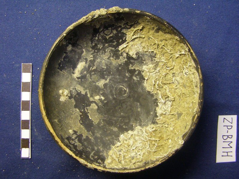 Миска чорнолакова