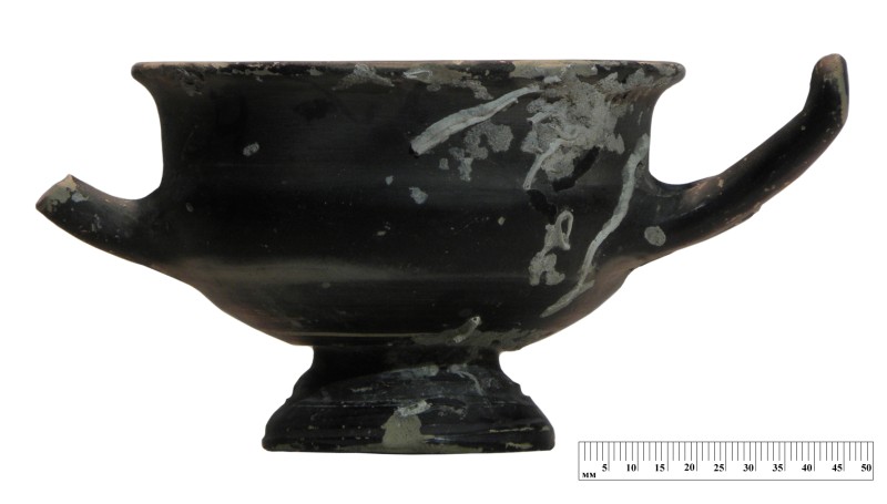 Чаша-канфар чорнолакова