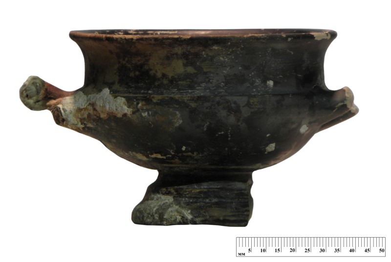 Чорнолакова чашка-канфар