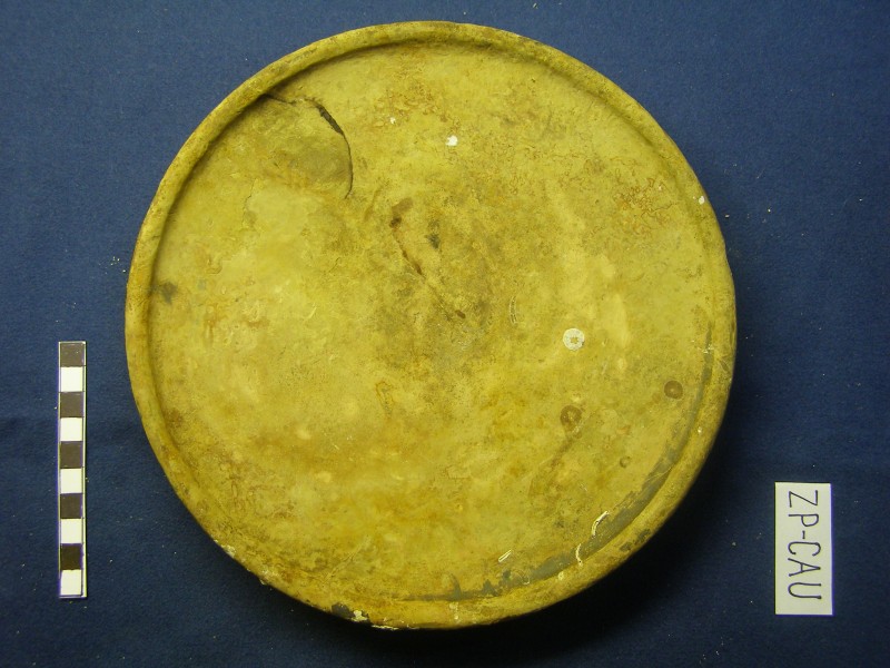 Чорнолакова тарілка