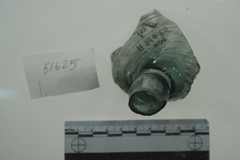 Фрагмент верхньої частини бутилі