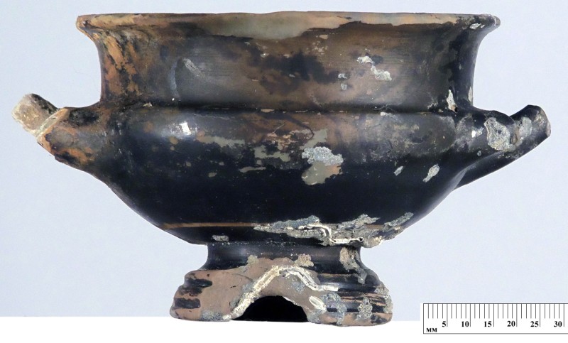 Чаша-канфар чорнолакова