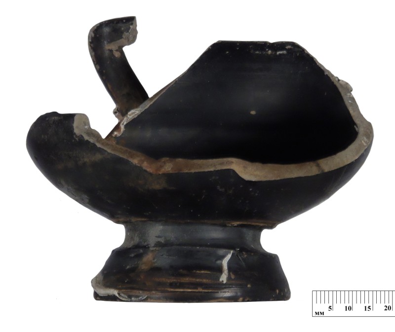 Чаша-канфар чорнолакова