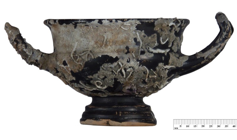 Чаша-канфар чорнолакова