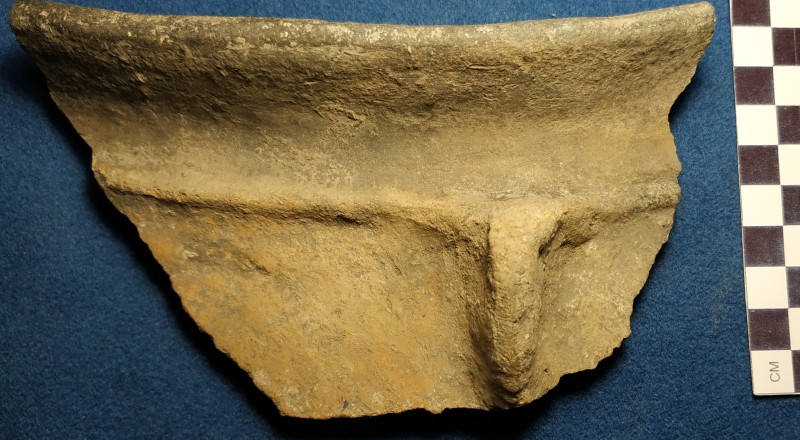 Фрагмент вінець ліпної сіроглиняної посудини (бронза)