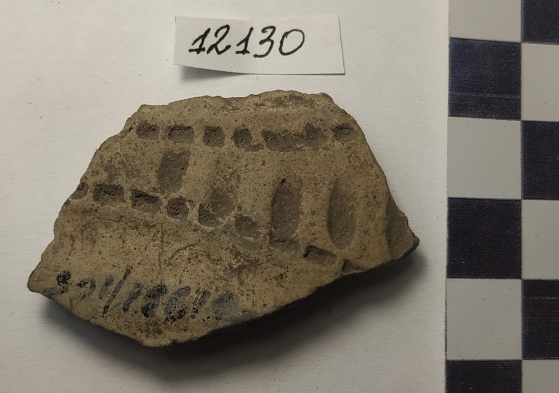 Фрагмент стінки ліпної сіроглиняної посудини