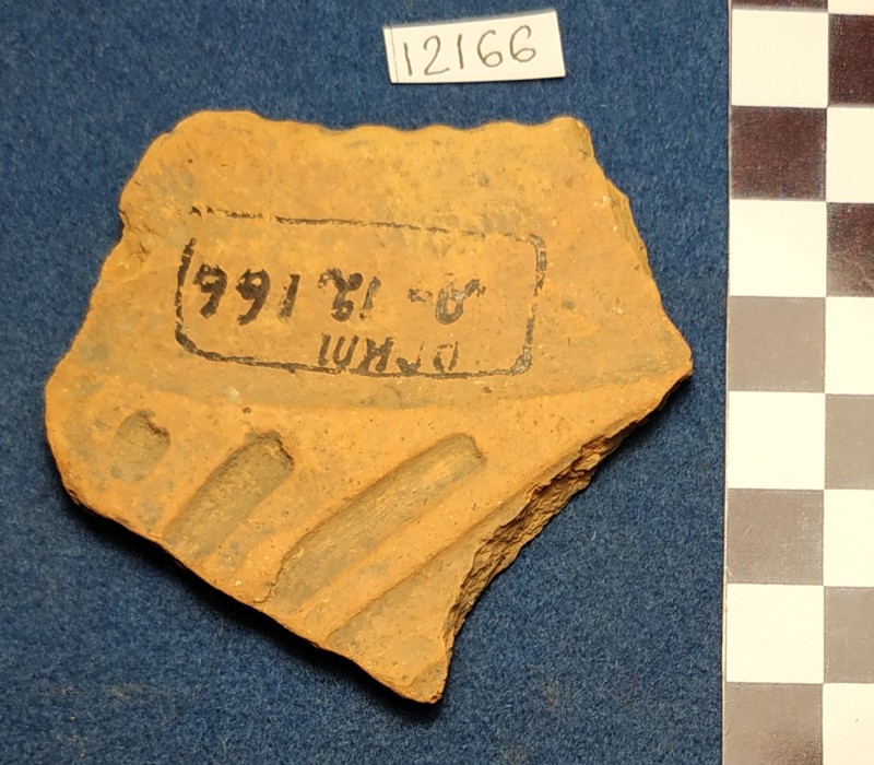 Фрагмент вінець ліпної сіроглиняної посудини