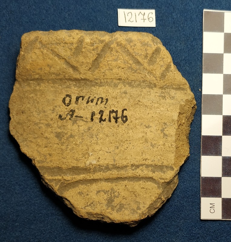 Фрагмент вінець ліпної сіроглиняної посудини