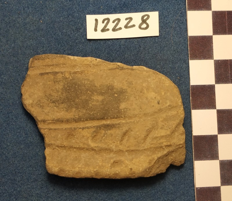 Фрагмент піддону сіроглиняної фруктовниці