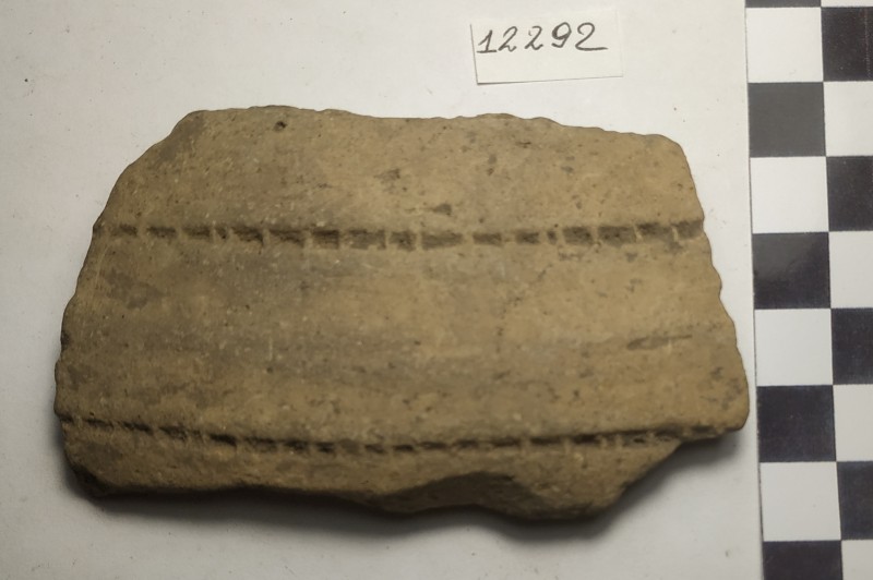 Фрагмент стінки ліпної сіроглиняної посудини