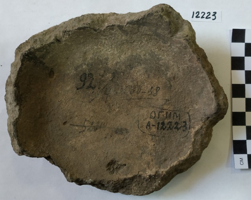 Фрагмент дна сіроглиняної посудини