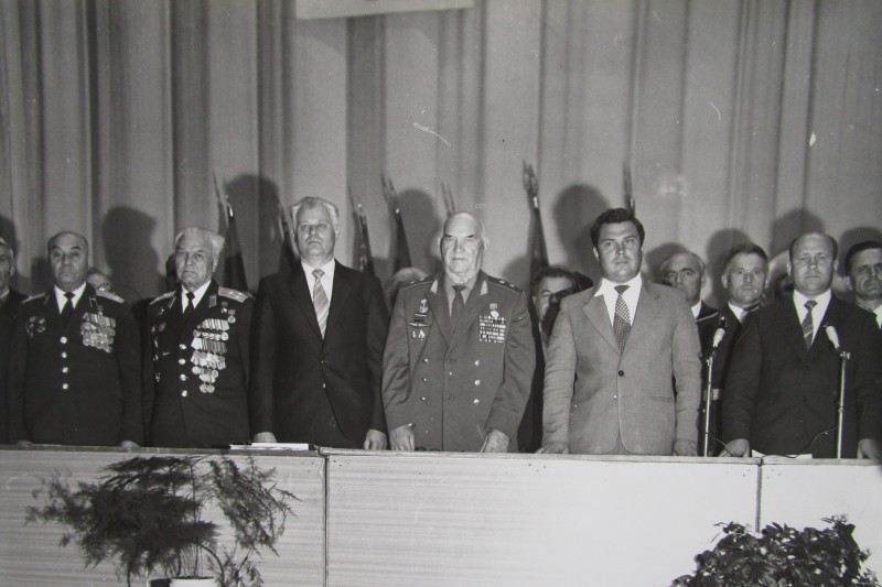 Фото групове. Зустріч ветеранів які звільняли місто Бахмач.