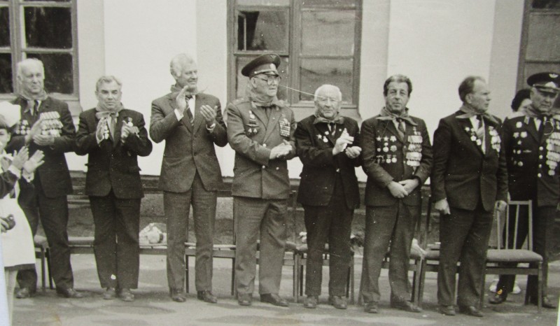 Фото групове. Зустріч ветеранів які звільняли місто Бахмач.