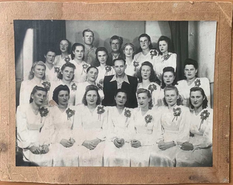 Фото ч/б: жіночий хор