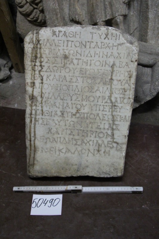 Плита з написом