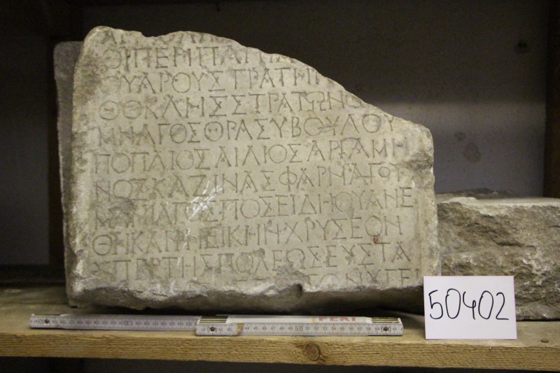 Уламок мармурової плити з написом